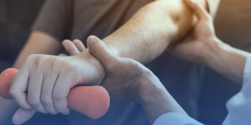 A vida após AVC: reabilitação precoce e tratamento personalizado são essenciais para a recuperação