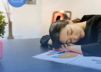 A sonequinha pós-almoço prejudica a digestão? Nutricionista explica