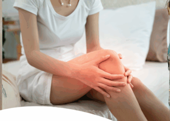 Dor no joelho ao acordar pode ser artrose e tem tratamento simples