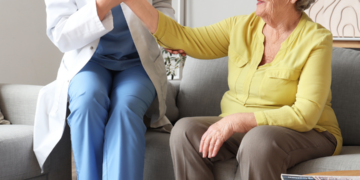 Fisioterapia em casa transforma rotina de idosos e combate a solidão