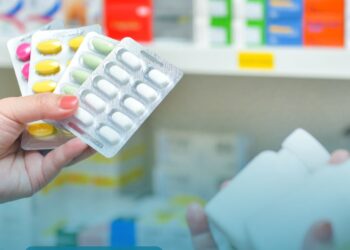 CMED alerta que judicialização da saúde pressiona orçamento e distorce mercado de medicamentos