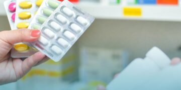 CMED alerta que judicialização da saúde pressiona orçamento e distorce mercado de medicamentos