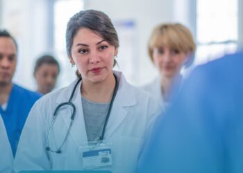 Enamed expõe desafios da formação médica no Brasil e mobiliza Conselho Nacional de Saúde em defesa da qualidade do SUS