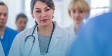 Enamed expõe desafios da formação médica no Brasil e mobiliza Conselho Nacional de Saúde em defesa da qualidade do SUS