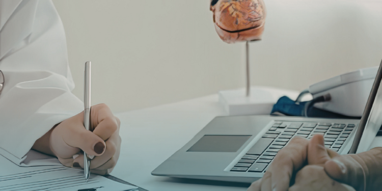 “O tratamento da artrite reumatoide evoluiu nas últimas décadas”. Médica fala de terapêuticas além da medicação