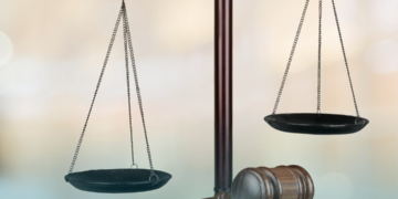 Judicialização dos planos de saúde dispara 122% em cinco anos e já custa R$ 4,6 bilhões, com 80% de vitórias do consumidor
